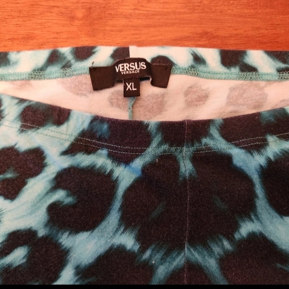 WOMENS VERSUS VERSACE LEGGINGS SIZE XL CERTILOGO VERIFIED Pre-Owned SHIPS FREE - Picture 3 of 7